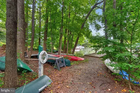 Exterior - 2003 Upper Lake Dr, Reston, VA 20191 photo 10 of 11
