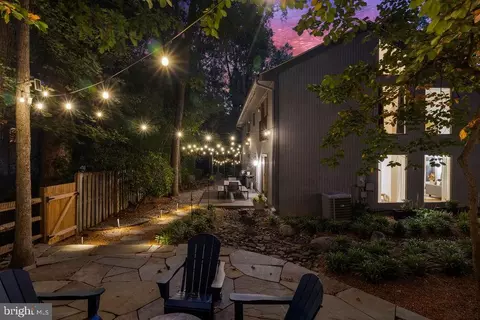 Exterior - 2003 Upper Lake Dr, Reston, VA 20191 photo 16 of 18