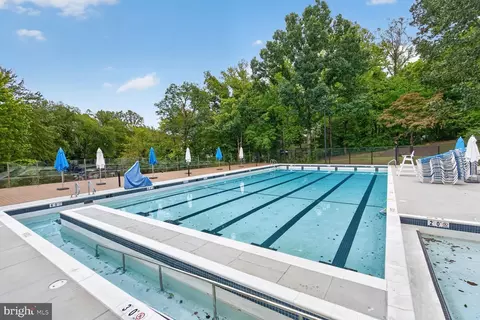 Exterior - 2003 Upper Lake Dr, Reston, VA 20191 photo 11 of 11