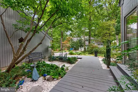 Exterior - 2003 Upper Lake Dr, Reston, VA 20191 photo 2 of 11