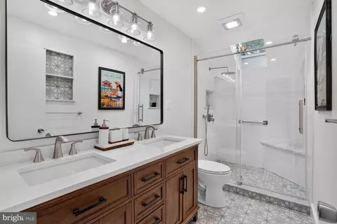Bath - 2003 Upper Lake Dr, Reston, VA 20191 photo 4 of 5