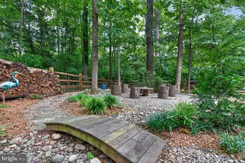 Exterior - 2003 Upper Lake Dr, Reston, VA 20191 photo 6 of 11