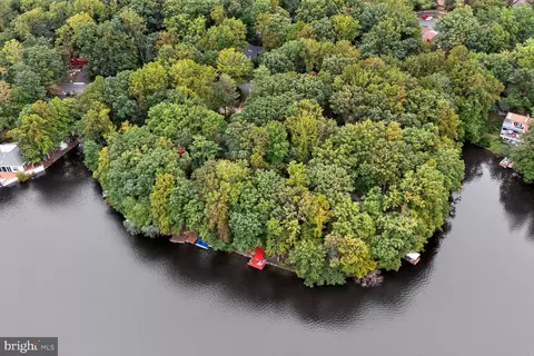 View/Area - 2003 Upper Lake Dr, Reston, VA 20191 photo 6 of 7