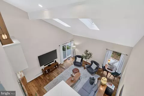 Entry Way - 2003 Upper Lake Dr, Reston, VA 20191 photo 3 of 4