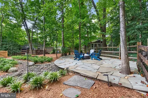 Exterior - 2003 Upper Lake Dr, Reston, VA 20191 photo 9 of 11