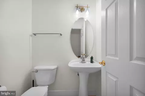 Entry Way - 13803 Cutleaf Ct, Chantilly, VA 20151 photo 2 of 8