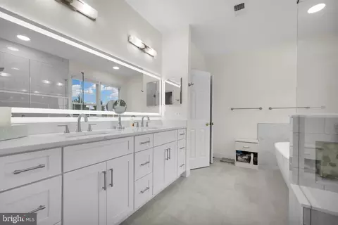 Bath - 13803 Cutleaf Ct, Chantilly, VA 20151 photo 3 of 4