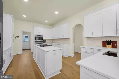 Entry Way - 13803 Cutleaf Ct, Chantilly, VA 20151 photo 4 of 8