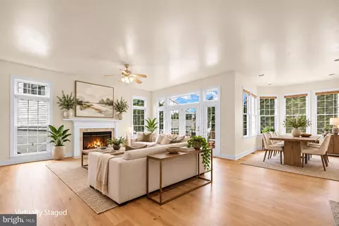 Living - 13803 Cutleaf Ct, Chantilly, VA 20151 photo 2 of 2
