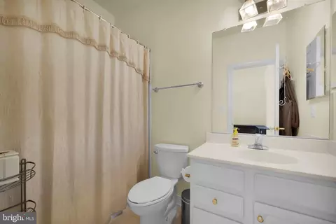 Bath - 13803 Cutleaf Ct, Chantilly, VA 20151 photo 2 of 4