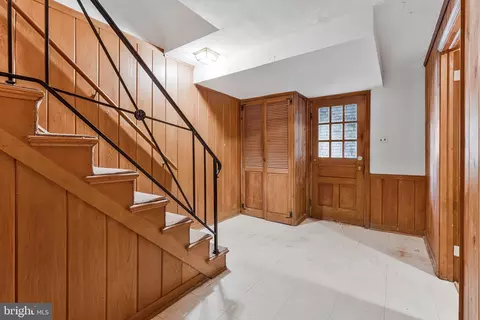Entry Way - 1719 Oak Ln, Mclean, VA 22101 photo 4 of 4