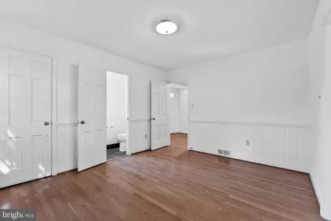 Bedroom - 1719 Oak Ln, Mclean, VA 22101 photo 1 of 4