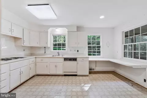 Kitchen - 1719 Oak Ln, Mclean, VA 22101 photo 1 of 2