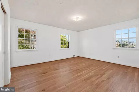 Bedroom - 1719 Oak Ln, Mclean, VA 22101 photo 2 of 4