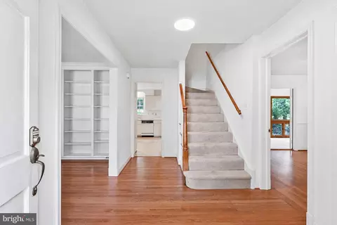 Entry Way - 1719 Oak Ln, Mclean, VA 22101 photo 1 of 4