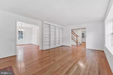 Living - 1719 Oak Ln, Mclean, VA 22101 photo 3 of 3