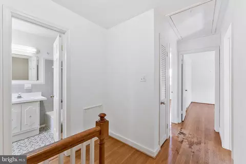 Entry Way - 1719 Oak Ln, Mclean, VA 22101 photo 3 of 4