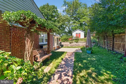 Exterior - 6012 Loretto St, Springfield, VA 22150 photo 7 of 8