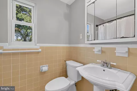 Bath - 6012 Loretto St, Springfield, VA 22150 photo 1 of 2