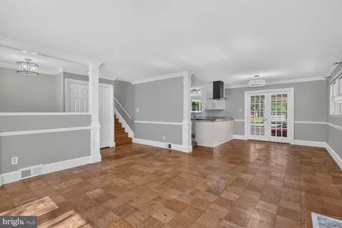 Living - 6012 Loretto St, Springfield, VA 22150 photo 4 of 4
