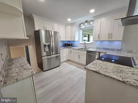 Kitchen - 6012 Loretto St, Springfield, VA 22150 photo 3 of 4