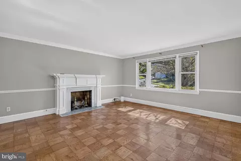 Living - 6012 Loretto St, Springfield, VA 22150 photo 1 of 4