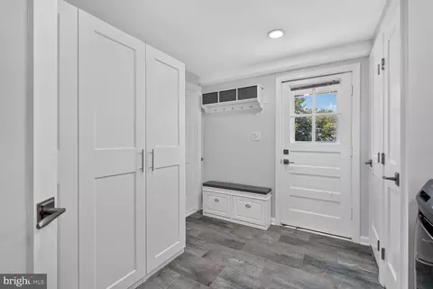 Entry Way - 6012 Loretto St, Springfield, VA 22150 photo 1 of 1