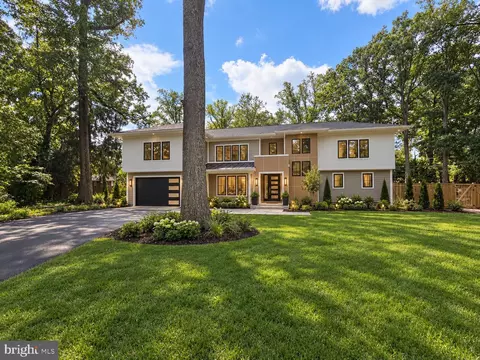 8615 Acorn Cir, Vienna, VA 22180