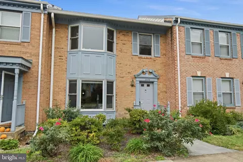 2878 Yarn Ct, Falls Church, VA 22042