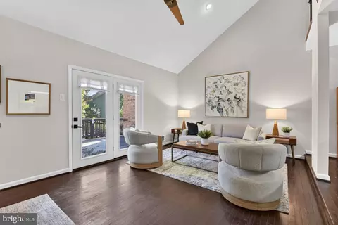 10903 Knights Bridge Ct, Reston, VA 20190