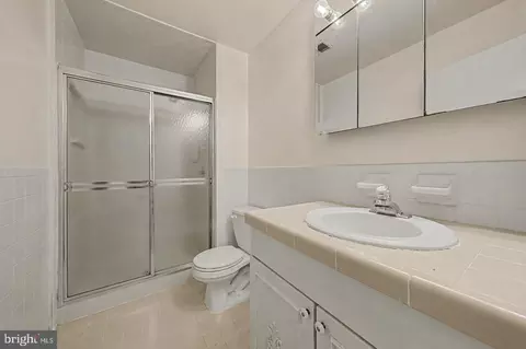 Bath - 5800 Jacksons Oak Ct, Burke, VA 22015 photo 1 of 3