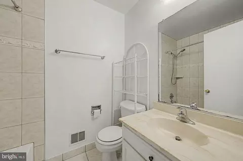 Bath - 5800 Jacksons Oak Ct, Burke, VA 22015 photo 2 of 3