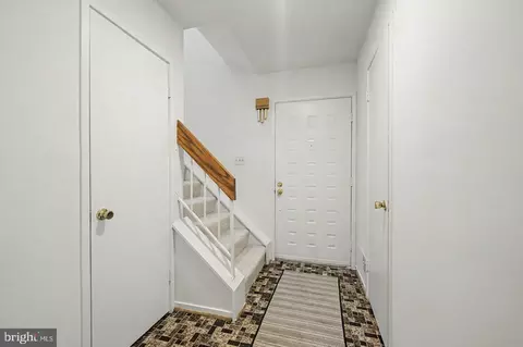 Entry Way - 5800 Jacksons Oak Ct, Burke, VA 22015 photo 2 of 4