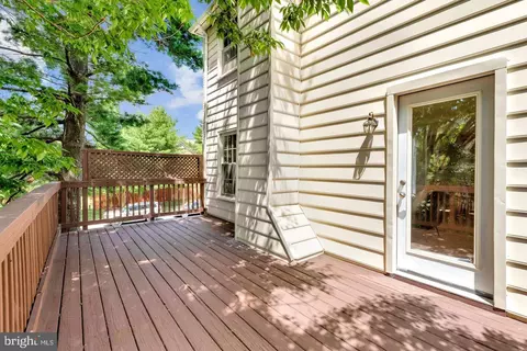 Exterior - 2000 Gallows Tree Ln, Vienna, VA 22182 photo 3 of 10