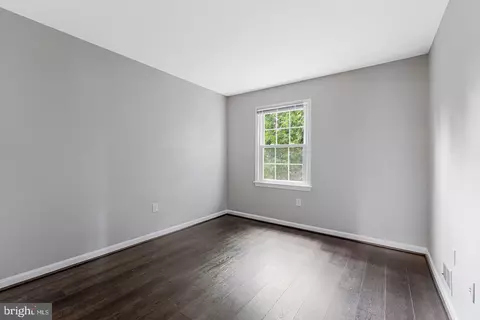 Bedroom - 2000 Gallows Tree Ln, Vienna, VA 22182 photo 5 of 7