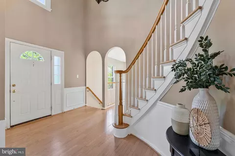 Entry Way - 2000 Gallows Tree Ln, Vienna, VA 22182 photo 3 of 7