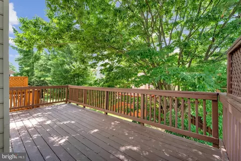 Exterior - 2000 Gallows Tree Ln, Vienna, VA 22182 photo 5 of 10