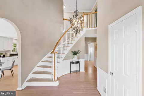 Entry Way - 2000 Gallows Tree Ln, Vienna, VA 22182 photo 2 of 7