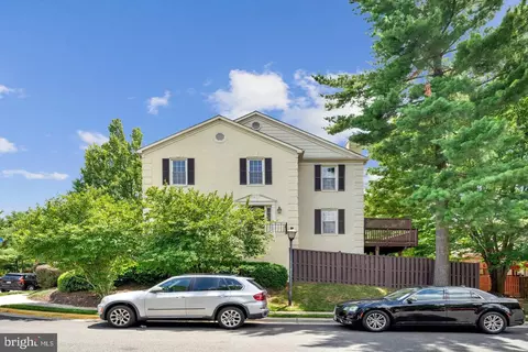 Exterior - 2000 Gallows Tree Ln, Vienna, VA 22182 photo 8 of 10