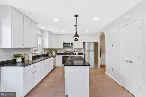 Kitchen - 2000 Gallows Tree Ln, Vienna, VA 22182 photo 3 of 3
