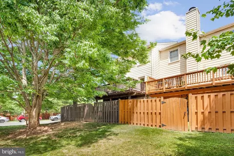 Exterior - 2000 Gallows Tree Ln, Vienna, VA 22182 photo 10 of 10