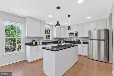Kitchen - 2000 Gallows Tree Ln, Vienna, VA 22182 photo 2 of 3