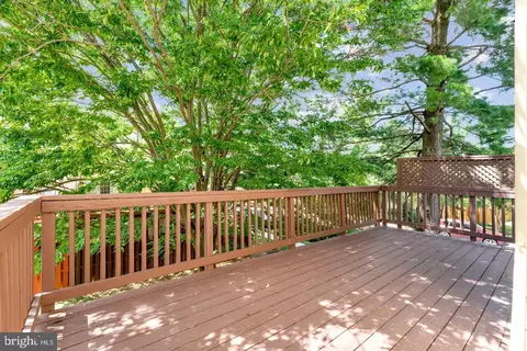 Exterior - 2000 Gallows Tree Ln, Vienna, VA 22182 photo 4 of 10