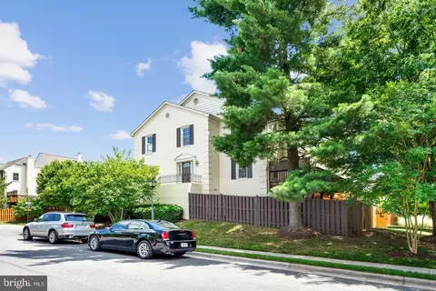 Exterior - 2000 Gallows Tree Ln, Vienna, VA 22182 photo 9 of 10