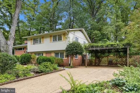 3305 Potterton Dr, Falls Church, VA 22044
