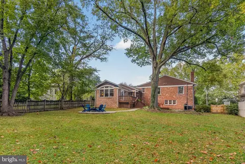 Exterior - 6619 Melrose Dr, Mclean, VA 22101 photo 13 of 14