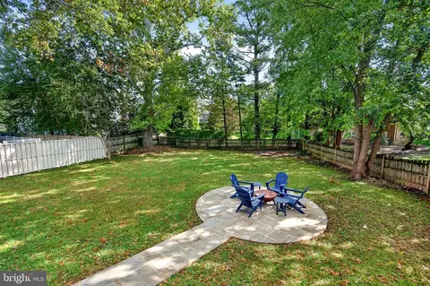 Exterior - 6619 Melrose Dr, Mclean, VA 22101 photo 11 of 14