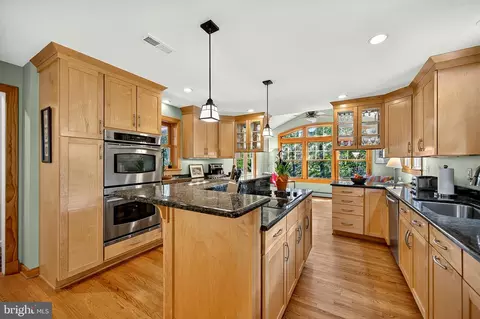 Kitchen - 6619 Melrose Dr, Mclean, VA 22101 photo 3 of 6