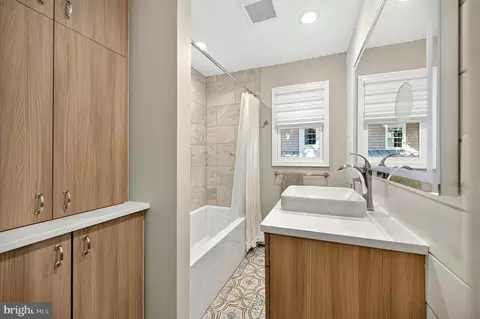 Bath - 6619 Melrose Dr, Mclean, VA 22101 photo 4 of 7
