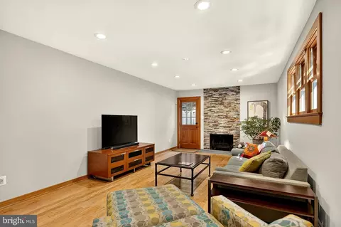 Living - 6619 Melrose Dr, Mclean, VA 22101 photo 4 of 5